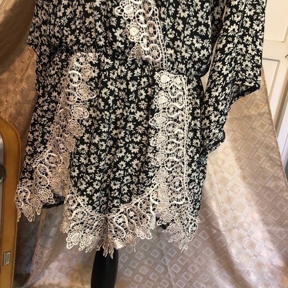 Poetry black and ivory‎ daisy romper with lace - Picture 4 of 10